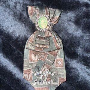 Vintage Green-Brown Patterned Brooch Tie Accent